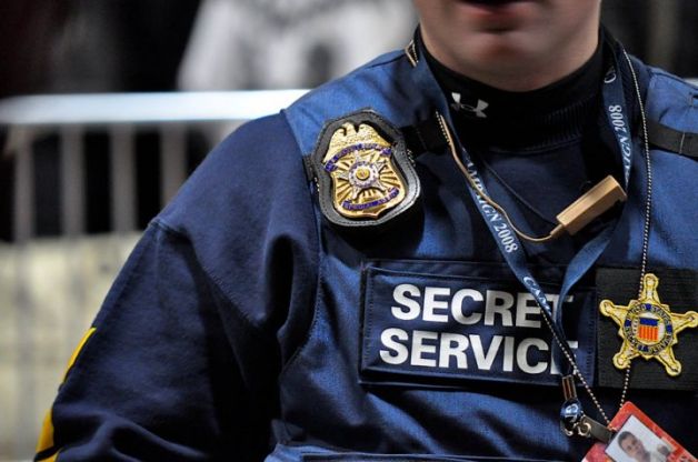 Guardia giurata, addetta alle mansioni operatore video, si ad...