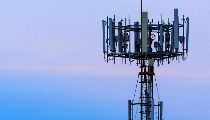 In tema di installazione di impianti radio-base per telefonia...