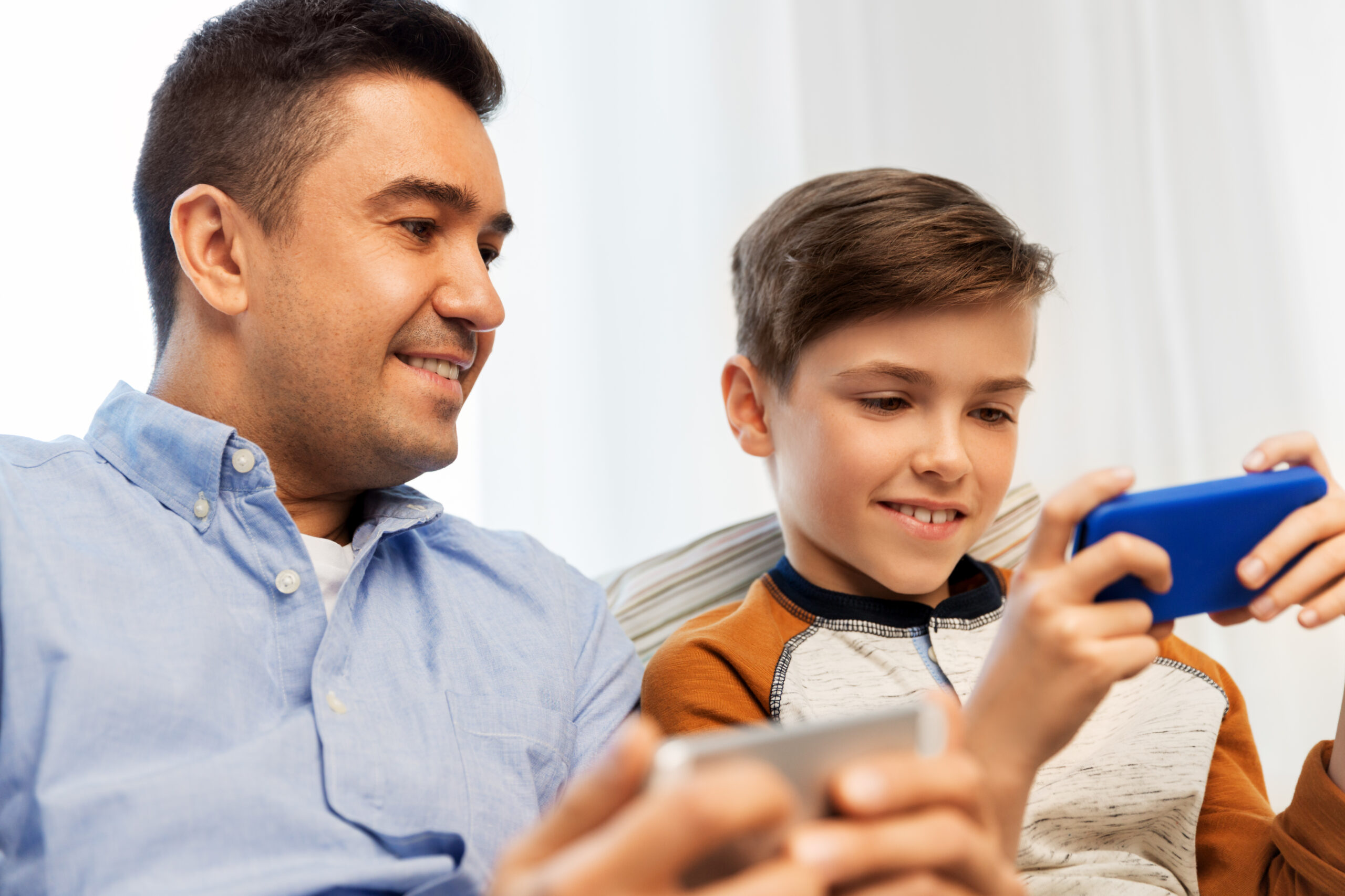 I genitori devono controllare i profili social dei figli mino...