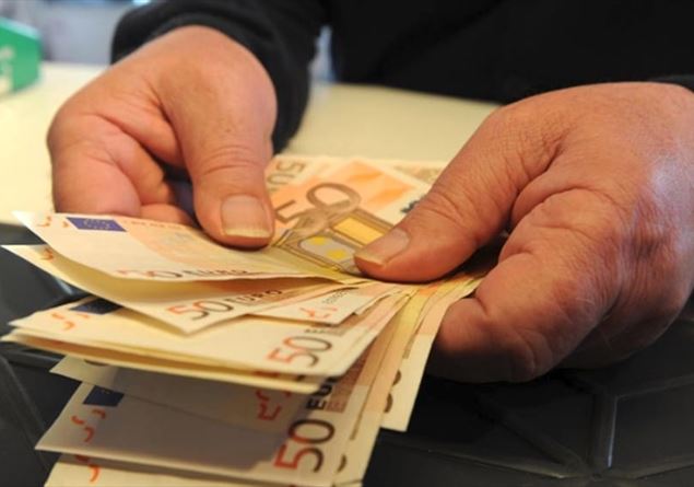 È estorsione chiedere con violenza al ladro una somma di dena...