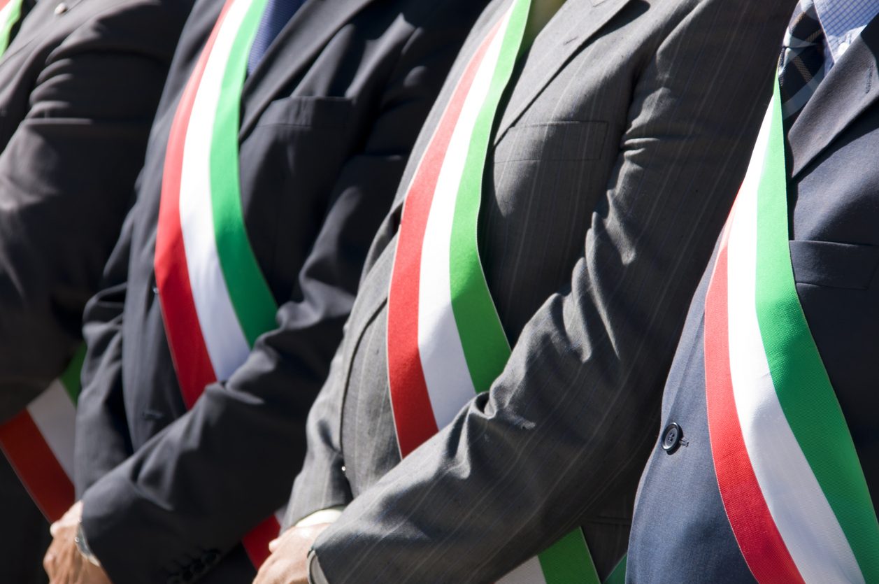 Sulle questioni di legittimità costituzionale di una norma , ...