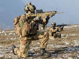 Fuciliere dell’Esercito italiano in servizio presso il 3° Reg...