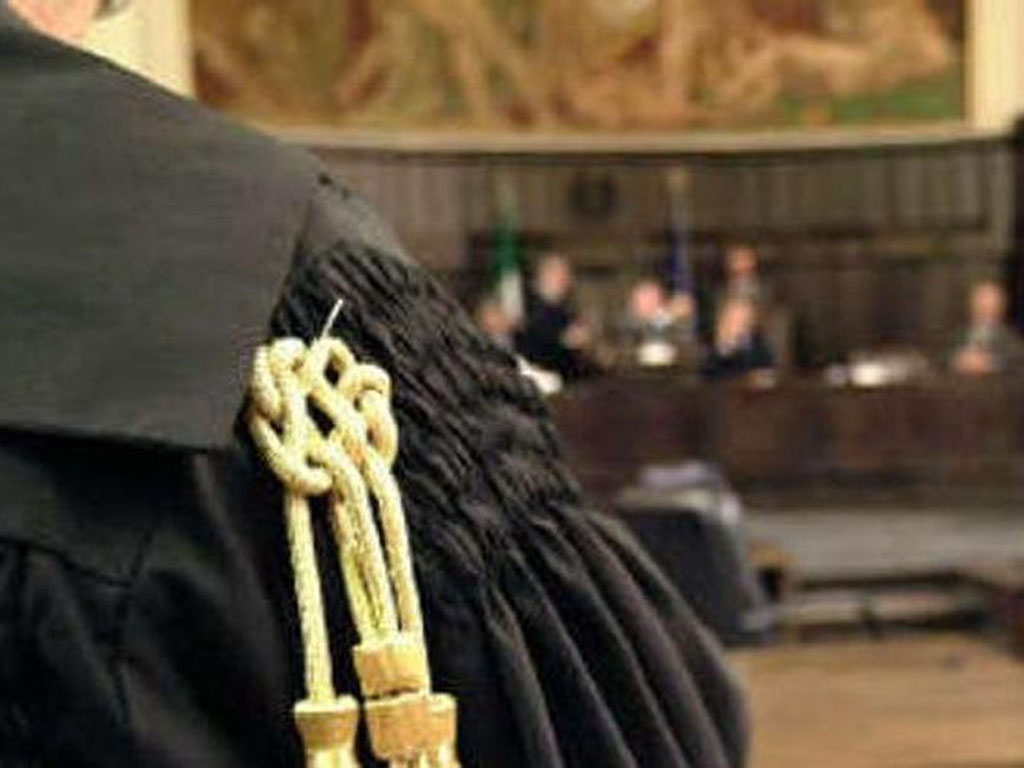 Sospensione per l'avvocato che non riscontra le richieste del...