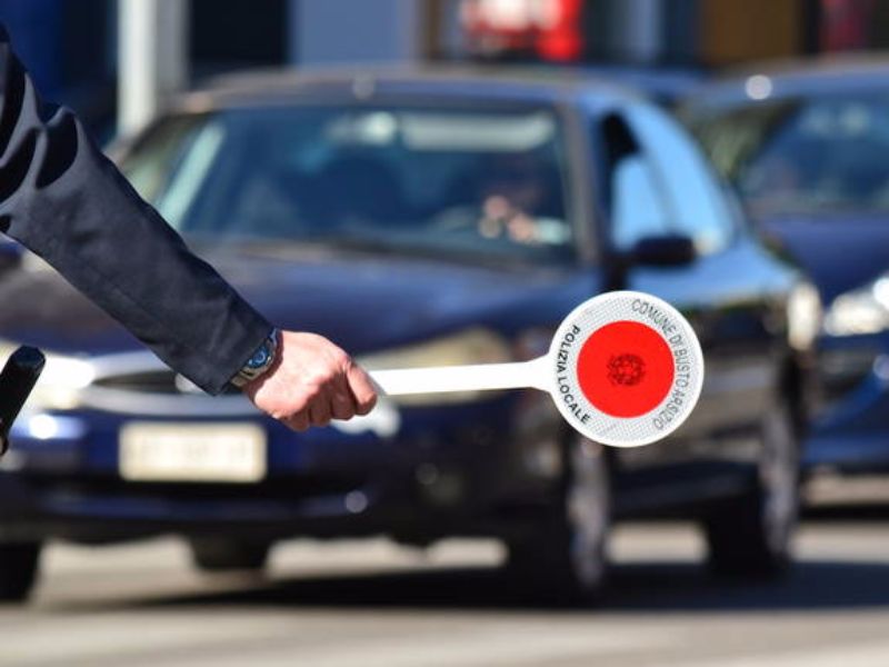 Alt della polizia: “resistenza” in caso di manovre pericolose...