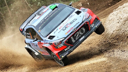 Gli organizzatori di un rally debbono mettere in atto tutte e...