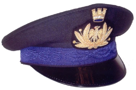 Un militare si fa assegnare un alloggio di servizio e vi real...