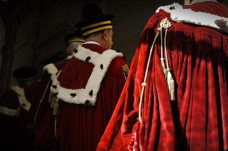 Estinzione del processo per rinunzia: ordinanza o sentenza?