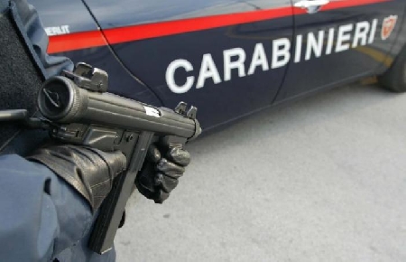 Carabinieri comandati a svolgere servizio di pattuglia si tra...