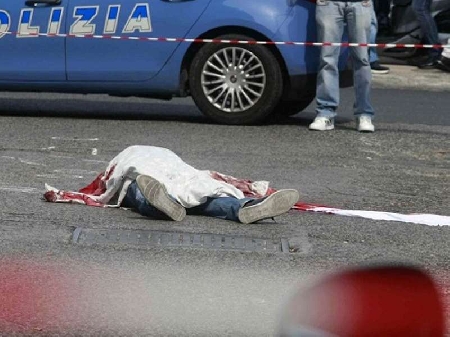 Commando di camorra uccide tre persone. Danno catastrofico va...