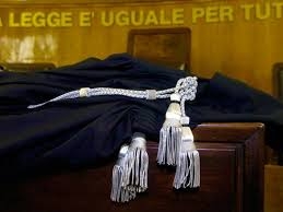 I praticanti avvocati non possono essere nominati difensori d...
