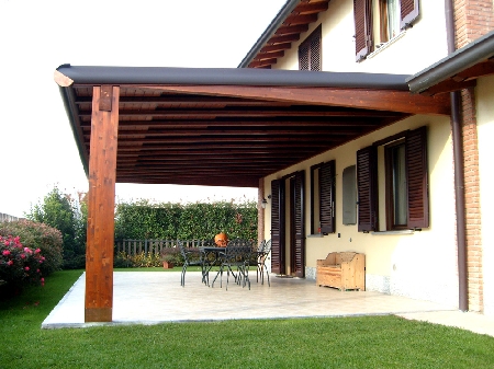Veranda realizzata mediante una copertura installata al posto...