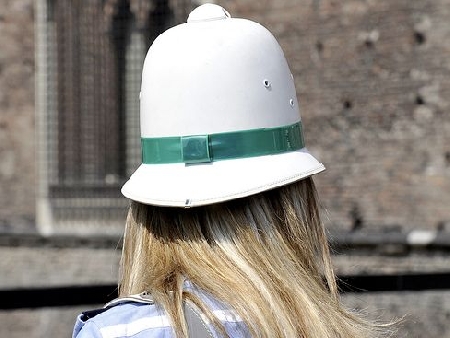 Si può pedinare e fotografare un vigile urbano?