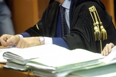 Illecito disciplinare per i magistrati che si iscrivono o par...