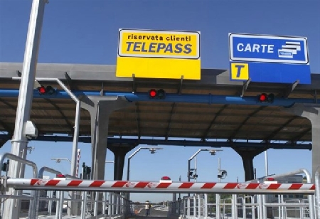 Passare il casello Viacard e non pagare il pedaggio: è insolv...