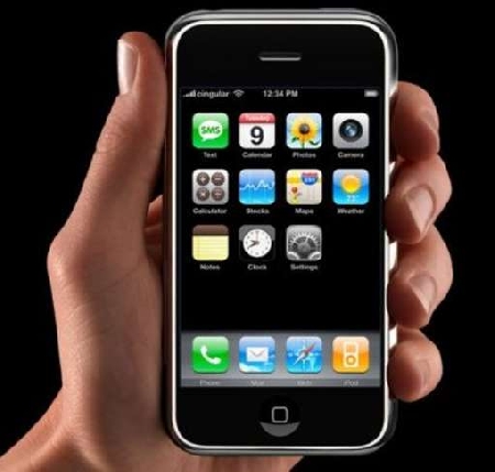 Filma con un telefono soggetti minori nudi e non consapevoli,...
