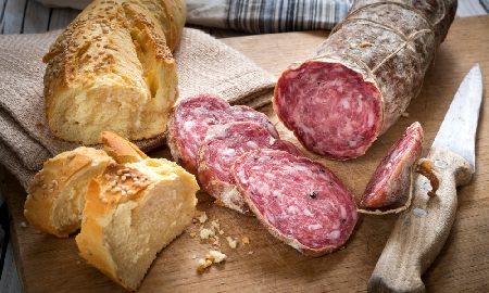 Il salumifico produce rumori molesti. Illegittimi se superano...