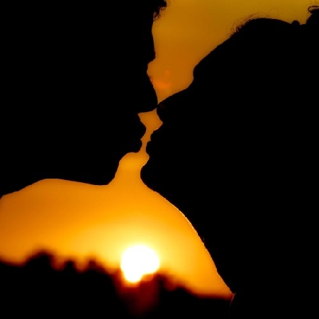 Indagato, agli arresti domiciliari, chiede di essere autorizz...