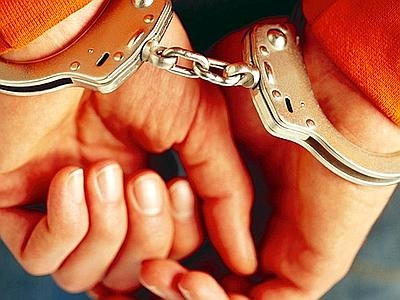 Evade dagli arresti domiciliari ... poi si pente e si consegn...