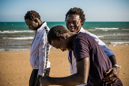 Stranieri - Immigrazione clandestina - Sequestro preventivo d...