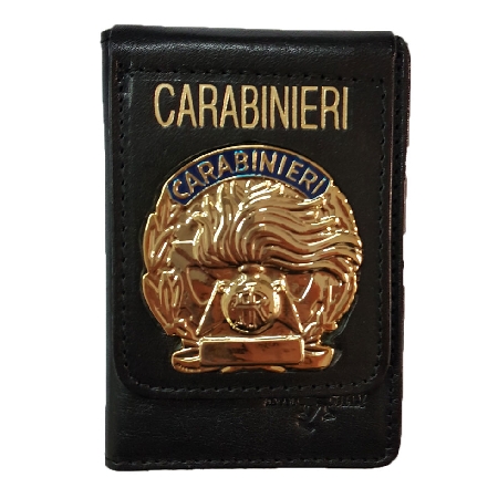 Detenere la placca distintiva dei Carabinieri a casa è reato....