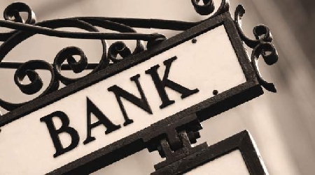 L'amministratore della banca concede ai boss crediti di parti...