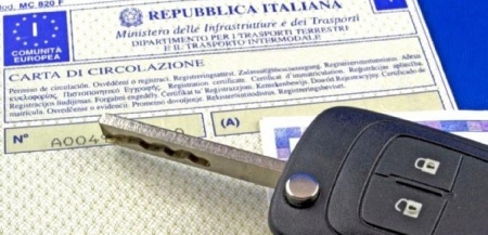 L' etichetta di revisione sulla carta di circolazione non è a...