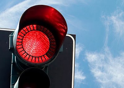 Automobilista multato perchè usa il telefonino, senza auricol...
