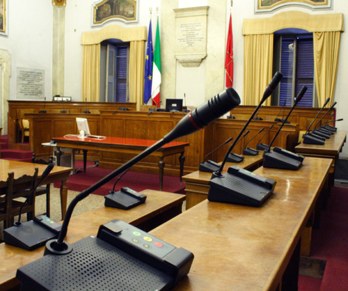 L'avvocato eletto nei comuni ha diritto ad avere i contri...