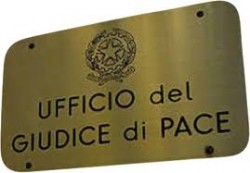Arresti domiciliari per l'avvocato che alterava l'ass...