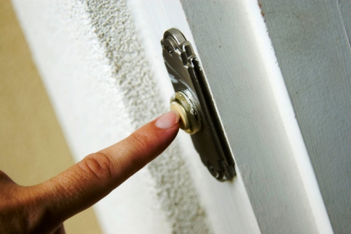 Arresti domiciliari: i Carabineri suonano il campanello e l