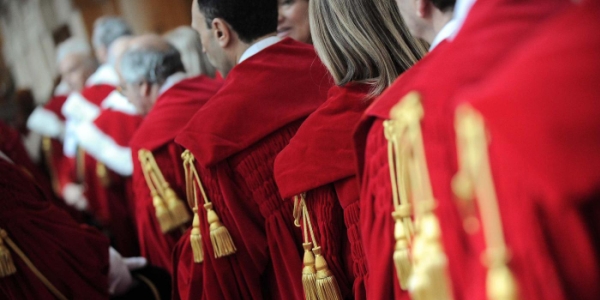 Le attività secondarie dei magistrati. C'è un confine tra...
