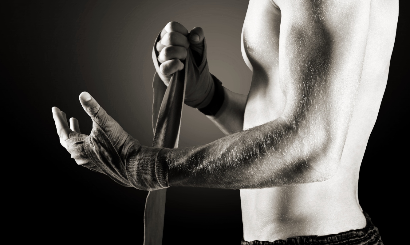 Mixed Martials Arts: un atleta durante l'attività di spar...