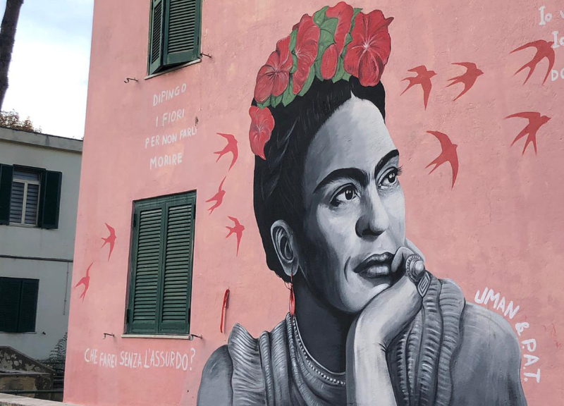Napoli: un dipinto murale (murales) a carattere decorativo de...