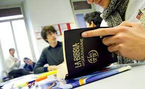 Ora di religione: nel contrasto, fra i genitori sull'iscr...
