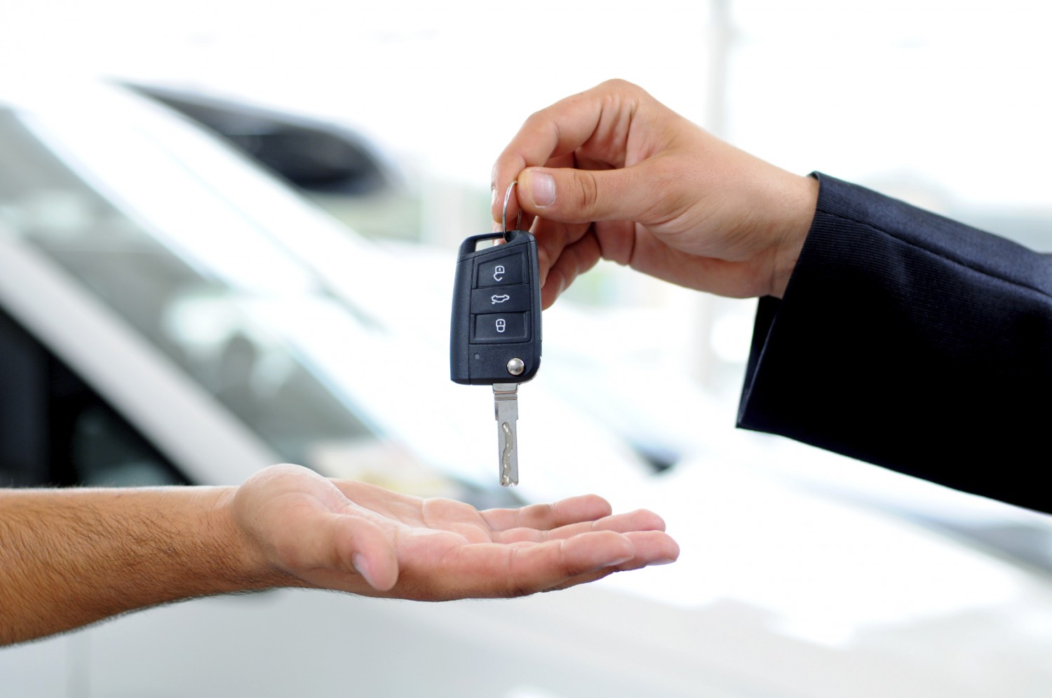 Uso improprio dell'auto aziendale: legittimo il licenziam...