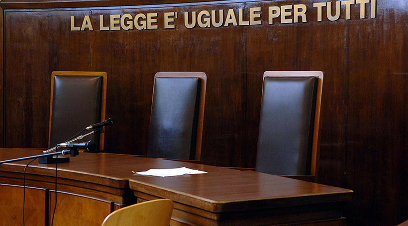 Se il giudice popolare compie 65 anni che sorte avrà la sente...