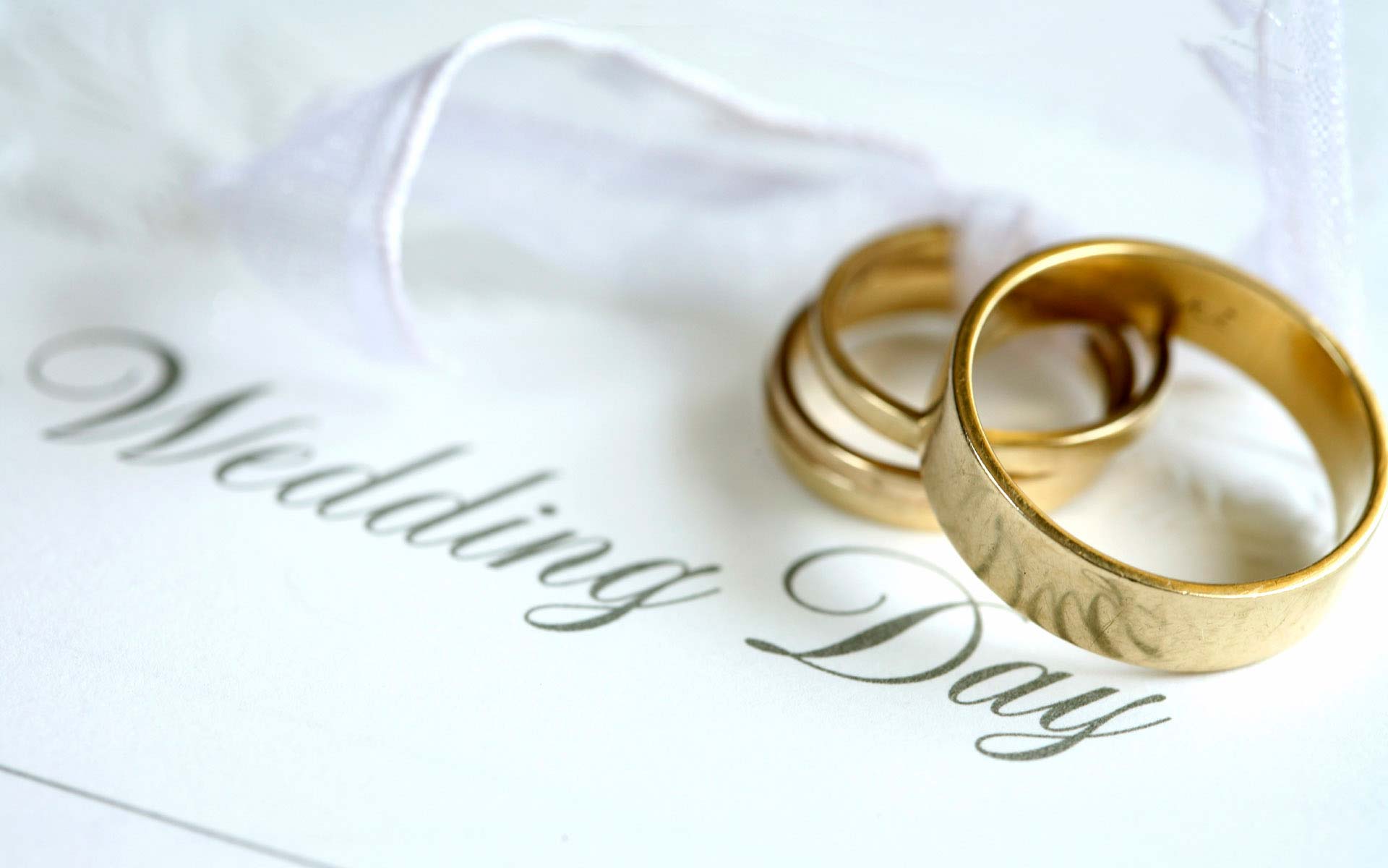 L'azione per la declaratoria di nullità del matrimonio è ...